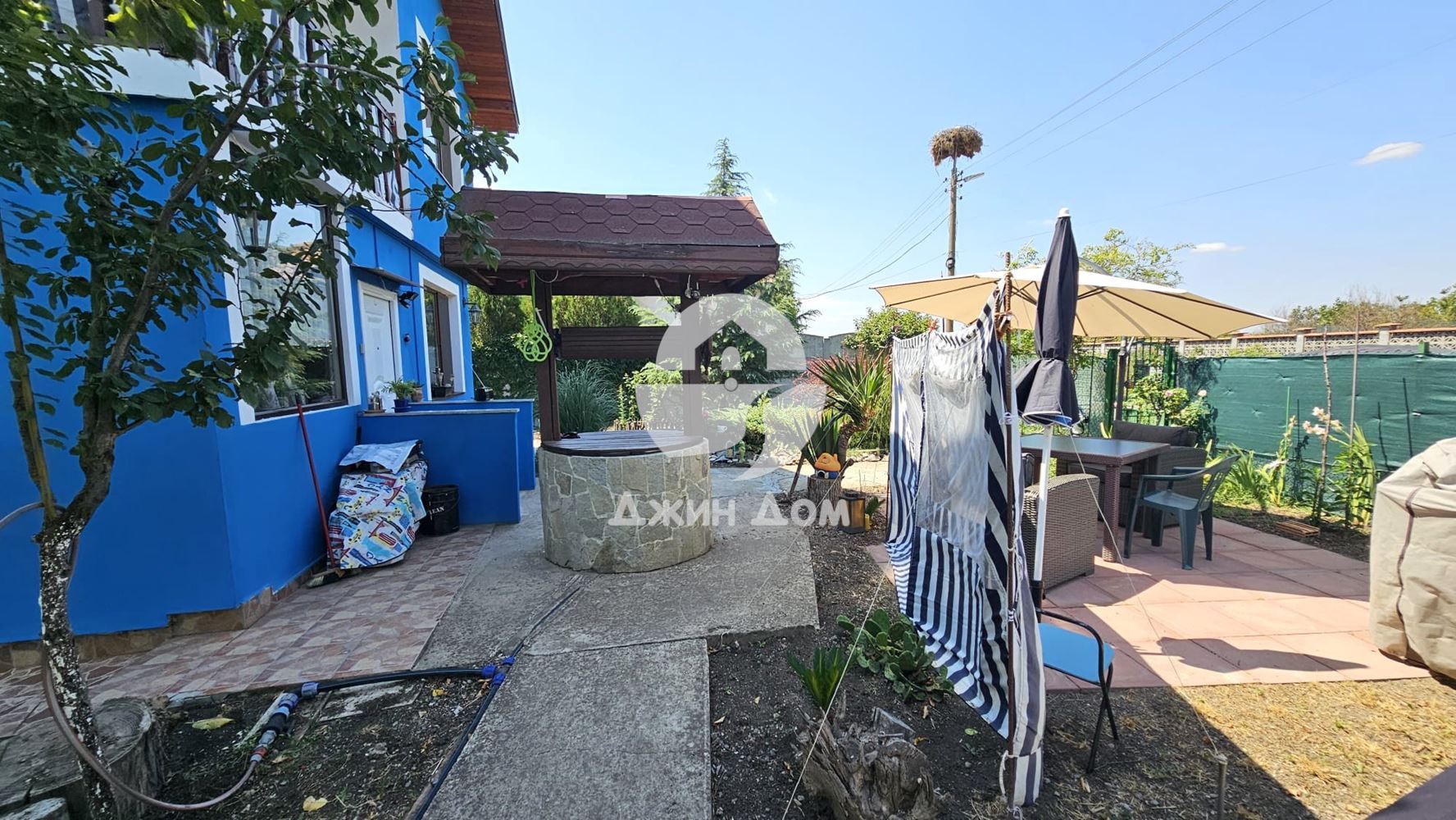 Двуетажна къща с двор в с. Тръстиково - 0