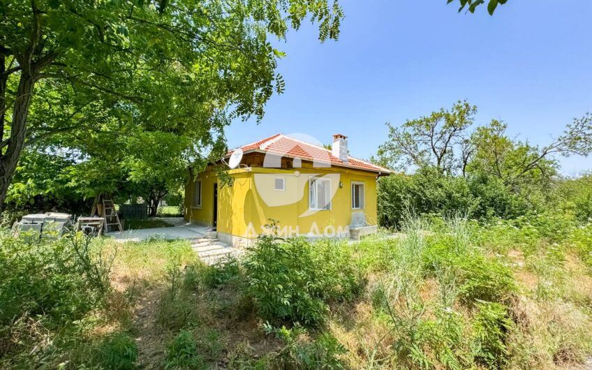 Едноетажна къща с двор в с. Дюлево, обл. Бургас - 0