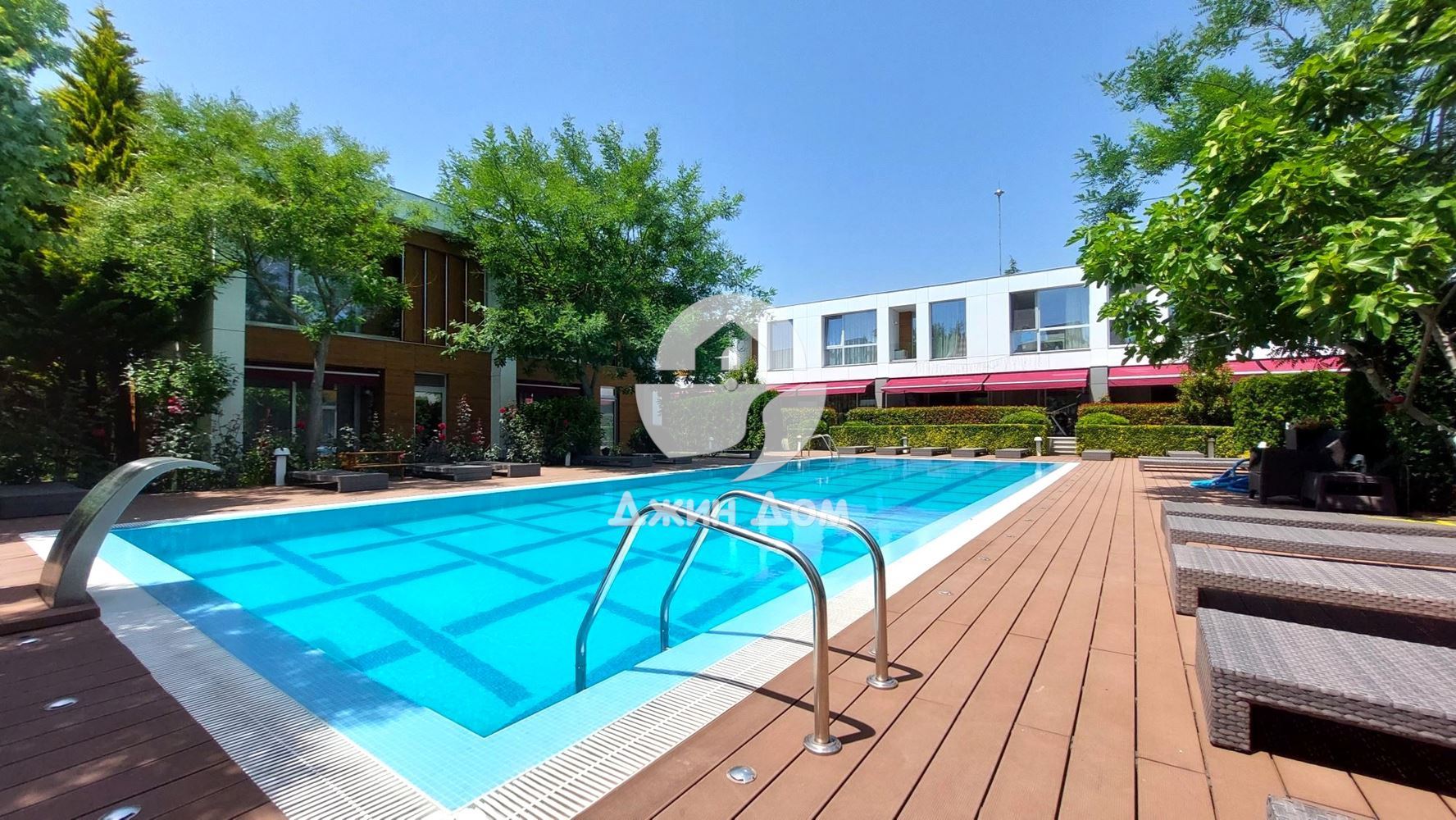 Двуетажна къща с басейн в к-с Атлантис Премиум Хаузес, кв. Сарафово - 0