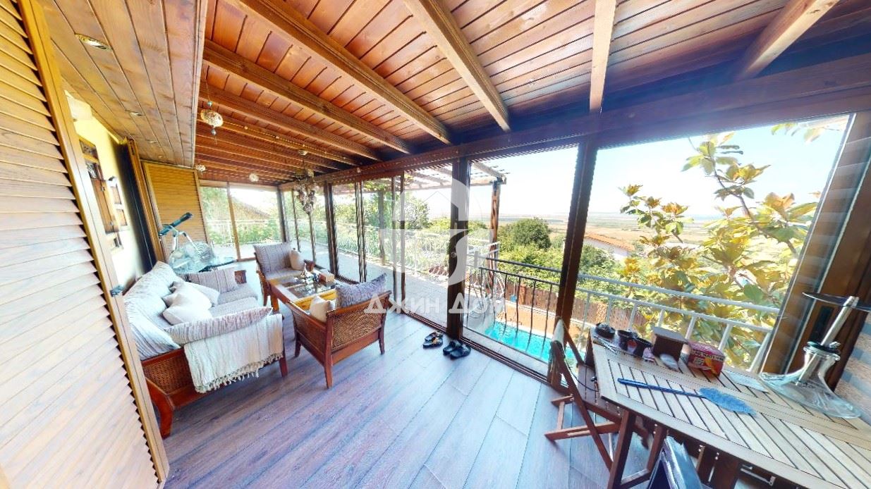 Двуетажна обзаведена къща с басейн, с. Кошарица - 0