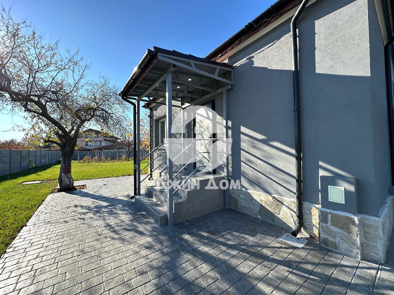 Едноетажна къща с двор в с. Гюльовца, обл. Бургас - 0