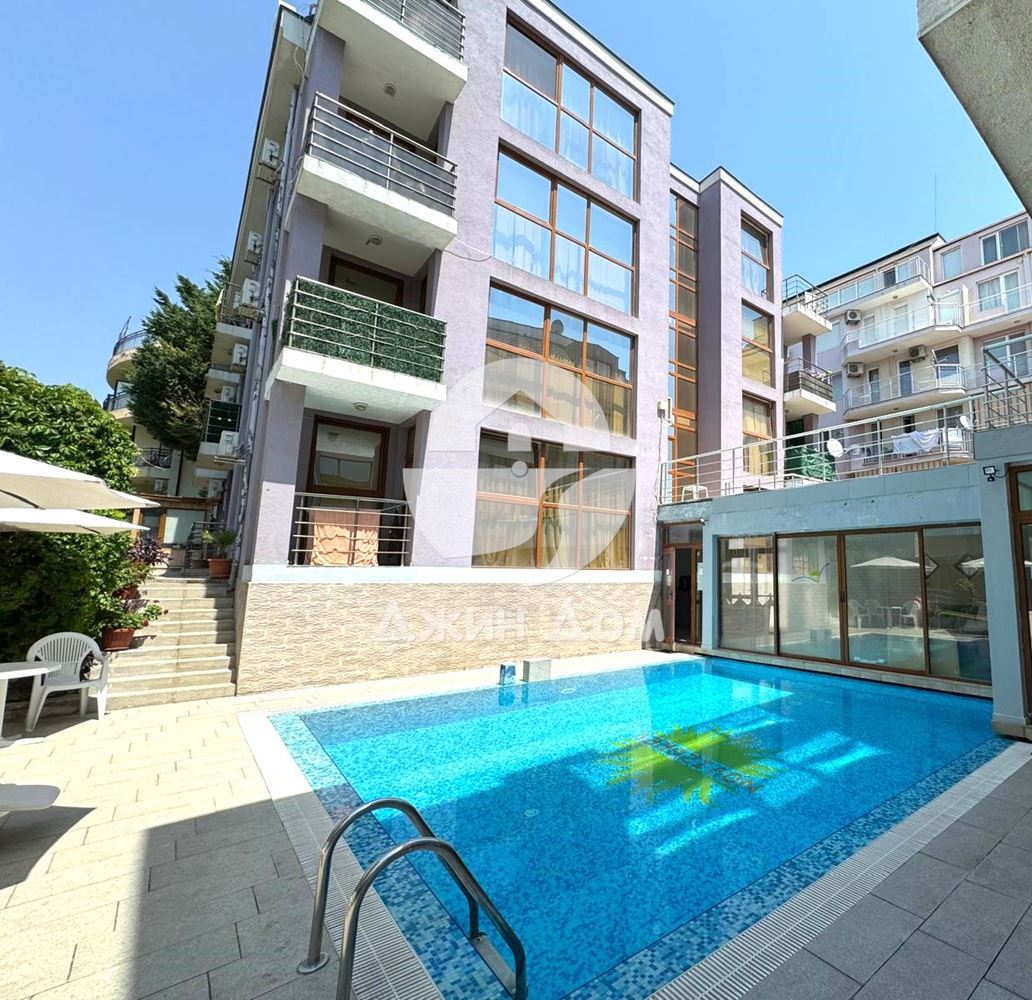 Тристаен апартамент с ЧАСТИЧНА ГЛЕДКА МОРЕ в к-с Нов Изгрев, Св. Влас - 0