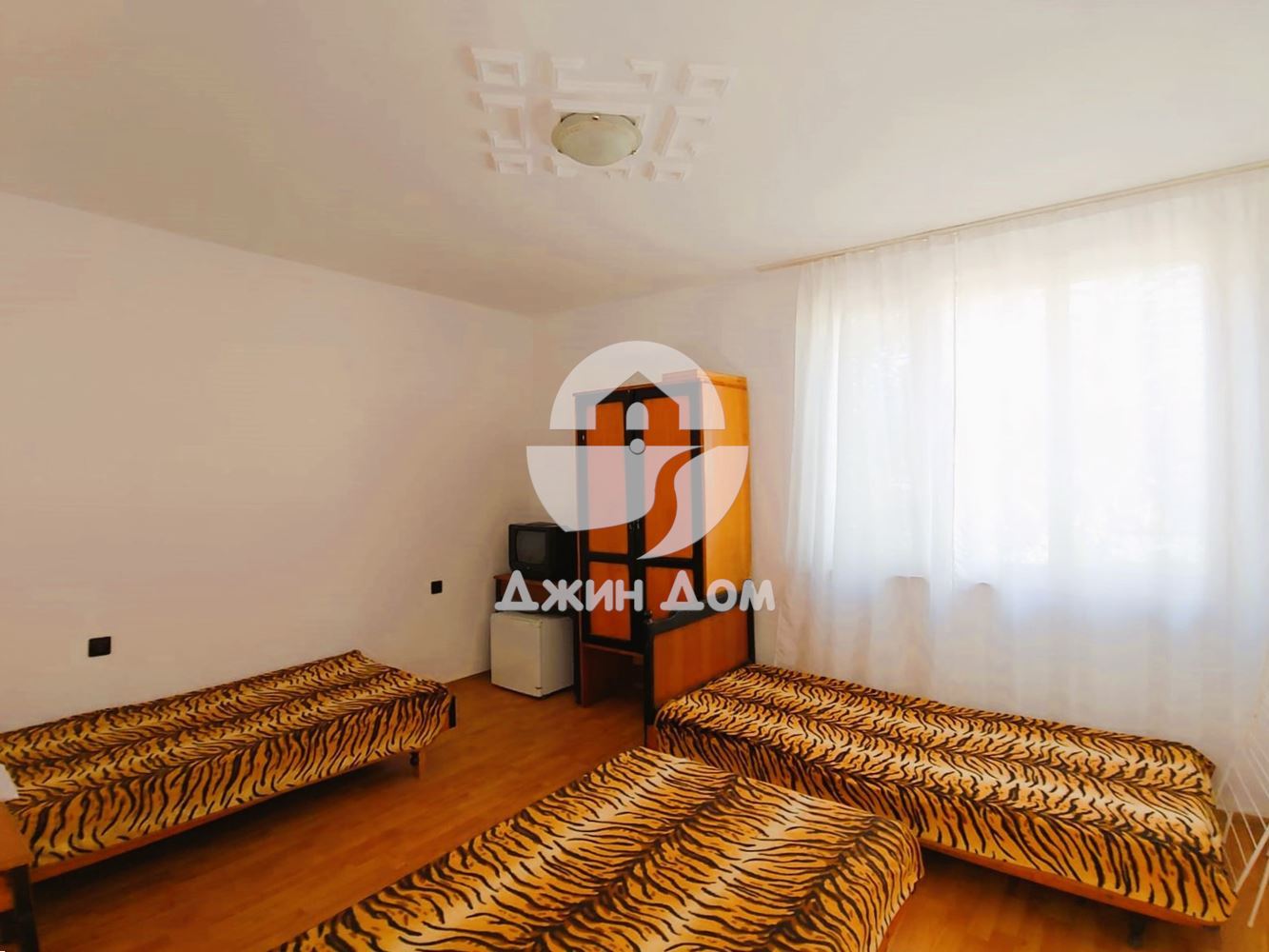 Просторна обзаведена двуетажна къща в с. Кошарица - 0