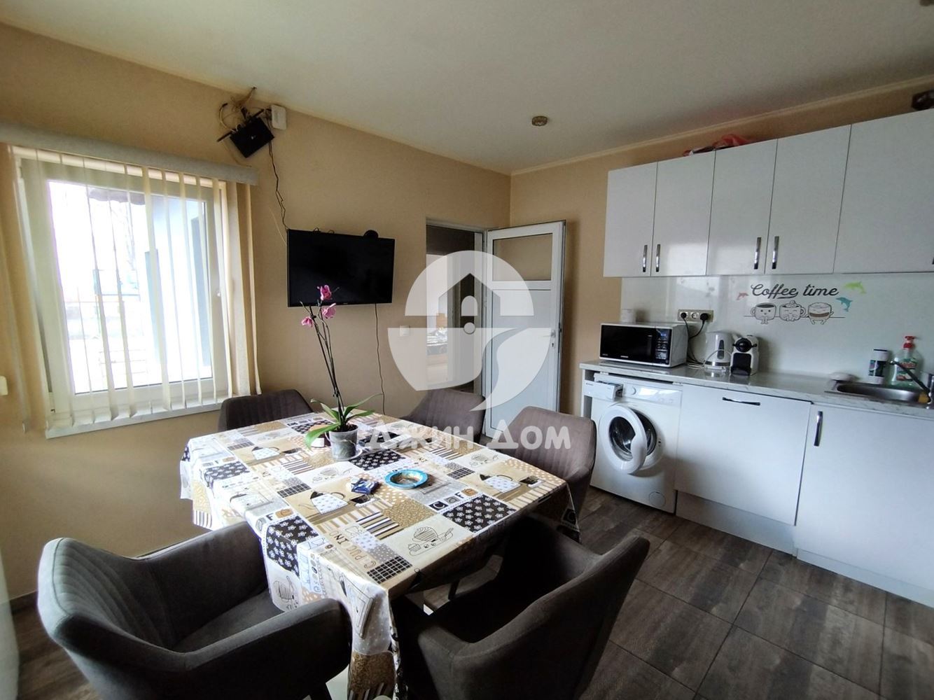 Просторна двуетажна къща в гр. Бяла - 0