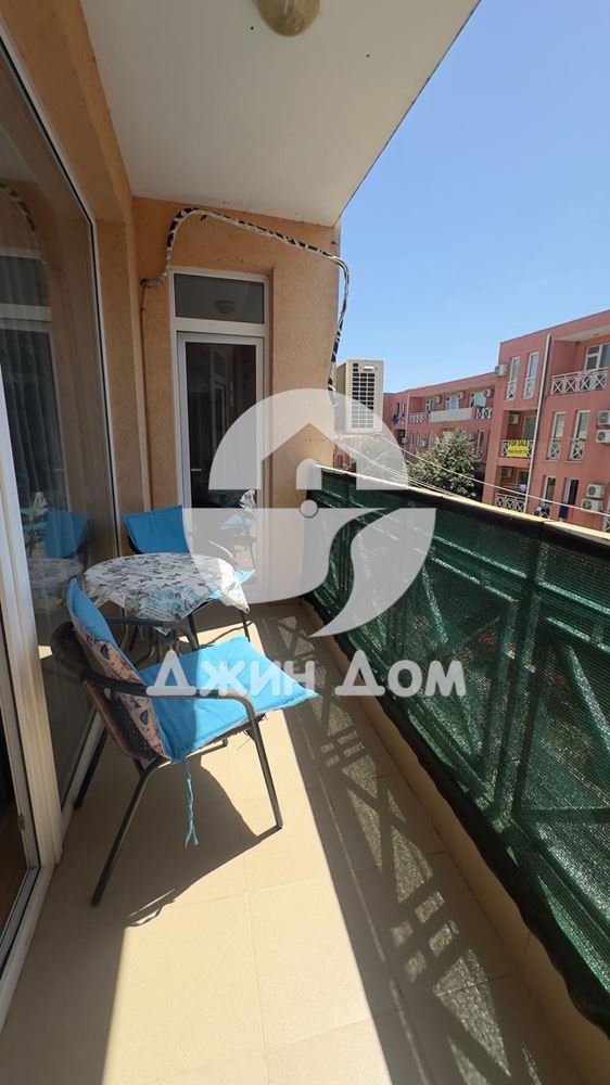 Просторен тристаен апартамент в к-с „Съни Дей 6“, к.к. Слънчев бряг - 0