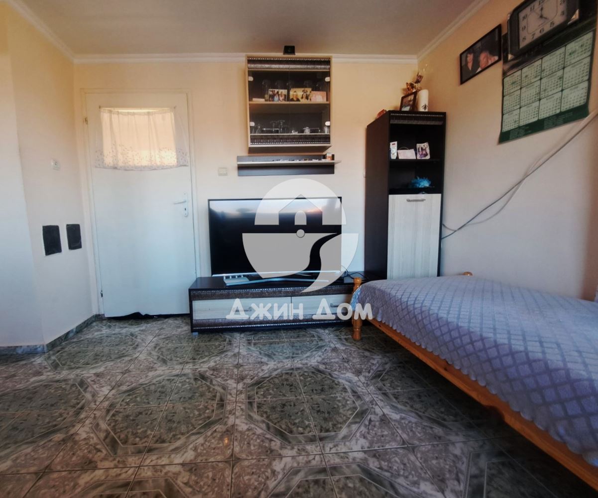 Двуетажна къща с 6 спални и гледка ПЛАНИНА в с. Черноград - 0