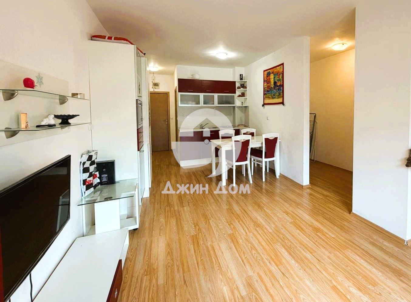 Просторен тристаен апартамент в к-с „Съни Дей 6“, к.к. Слънчев бряг - 0