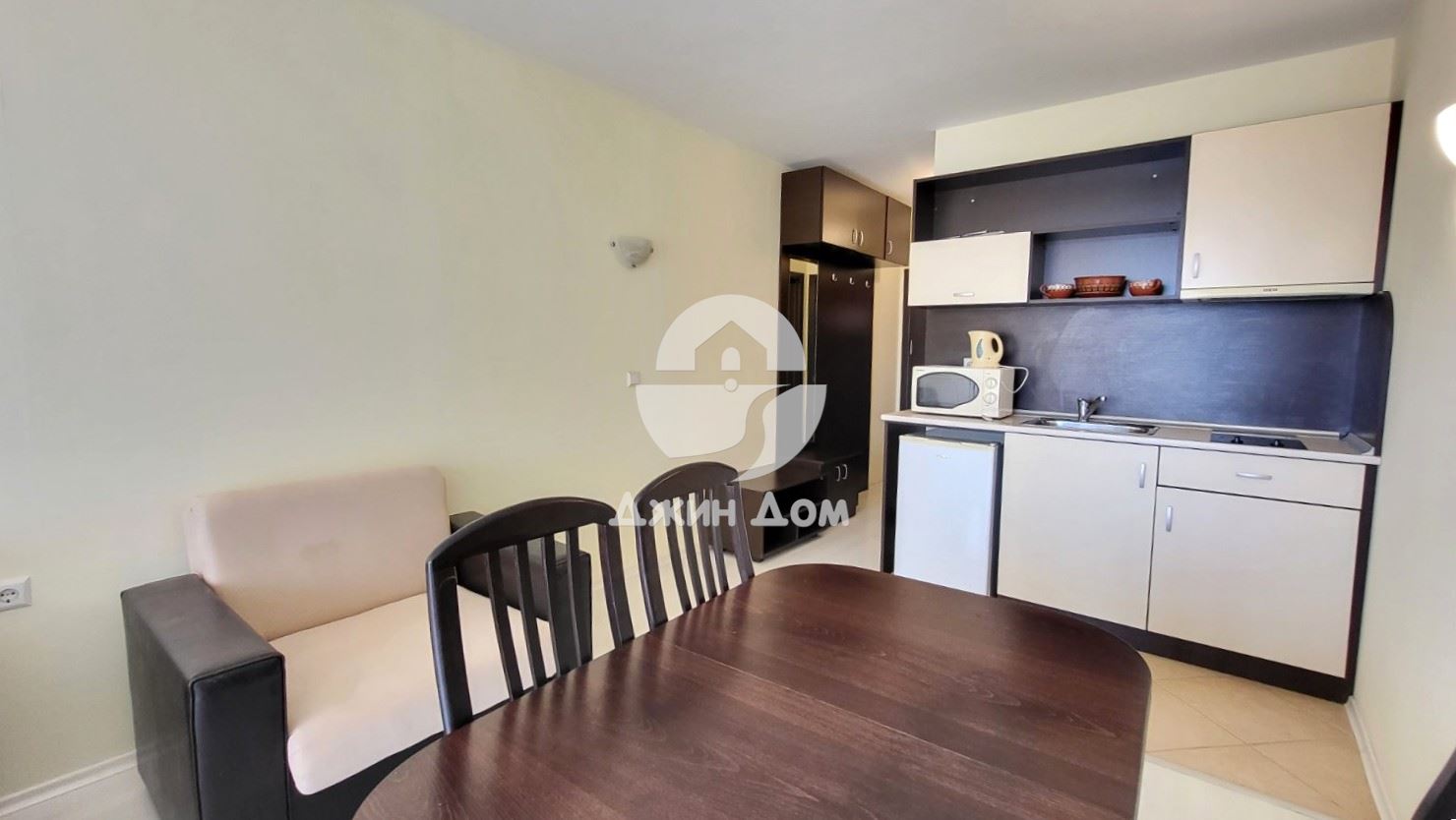 Просторен едностаен апартамент в к-с Сънсет Бийч 4, к.к. Слънчев бряг - 0