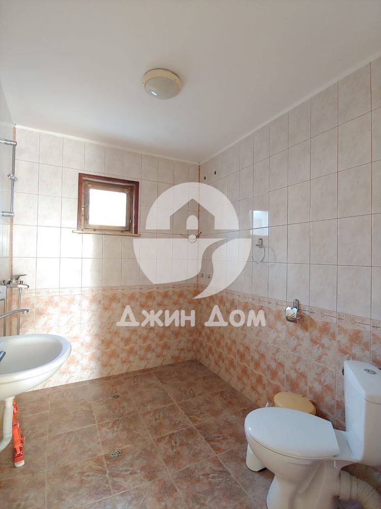 Просторна обзаведена двуетажна къща в с. Кошарица - 0