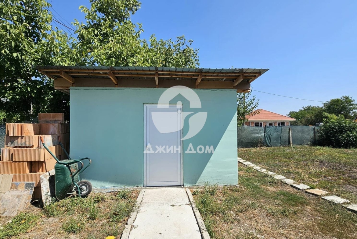 Двуетажна къща с двор в с. Тръстиково - 0