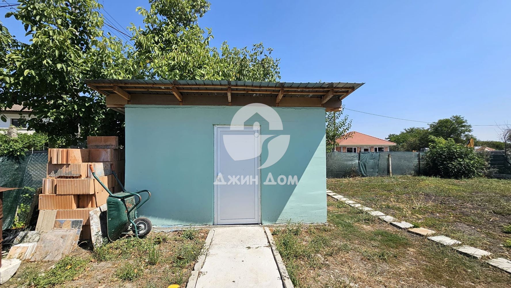 Двуетажна къща с двор в с. Тръстиково - 0