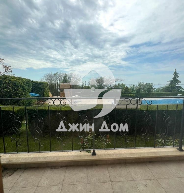 Тристаен апартамент с ГЛЕДКА МОРЕ в к-с „Роял Бей“, гр. Свети Влас - 0