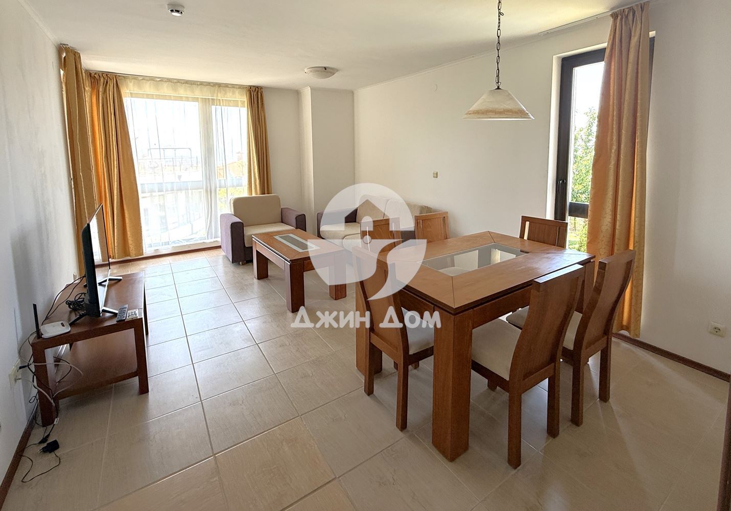 Просторен тристаен апартамент в к-с „Бей Вю Вилас“, с. Кошарица - 0