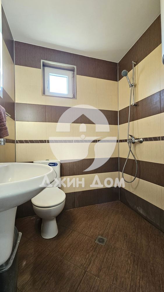 Двуетажна къща с двор в с. Проход - 0