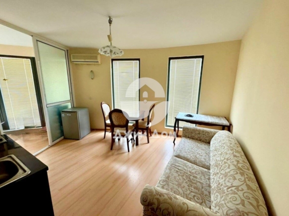 Двустаен апартамент в жилищна сграда, к.к Слънчев бряг - 0