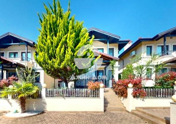 Обзаведена триетажна къща в к-с Свети Георги, с. Кошарица - 0