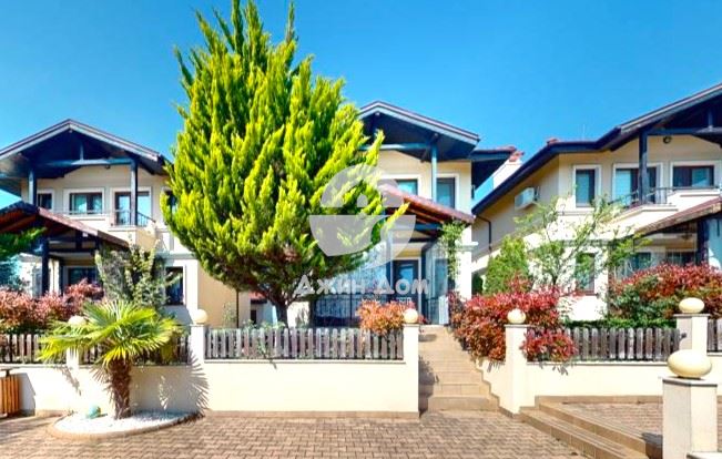 Обзаведена триетажна къща в к-с Свети Георги, с. Кошарица - 0