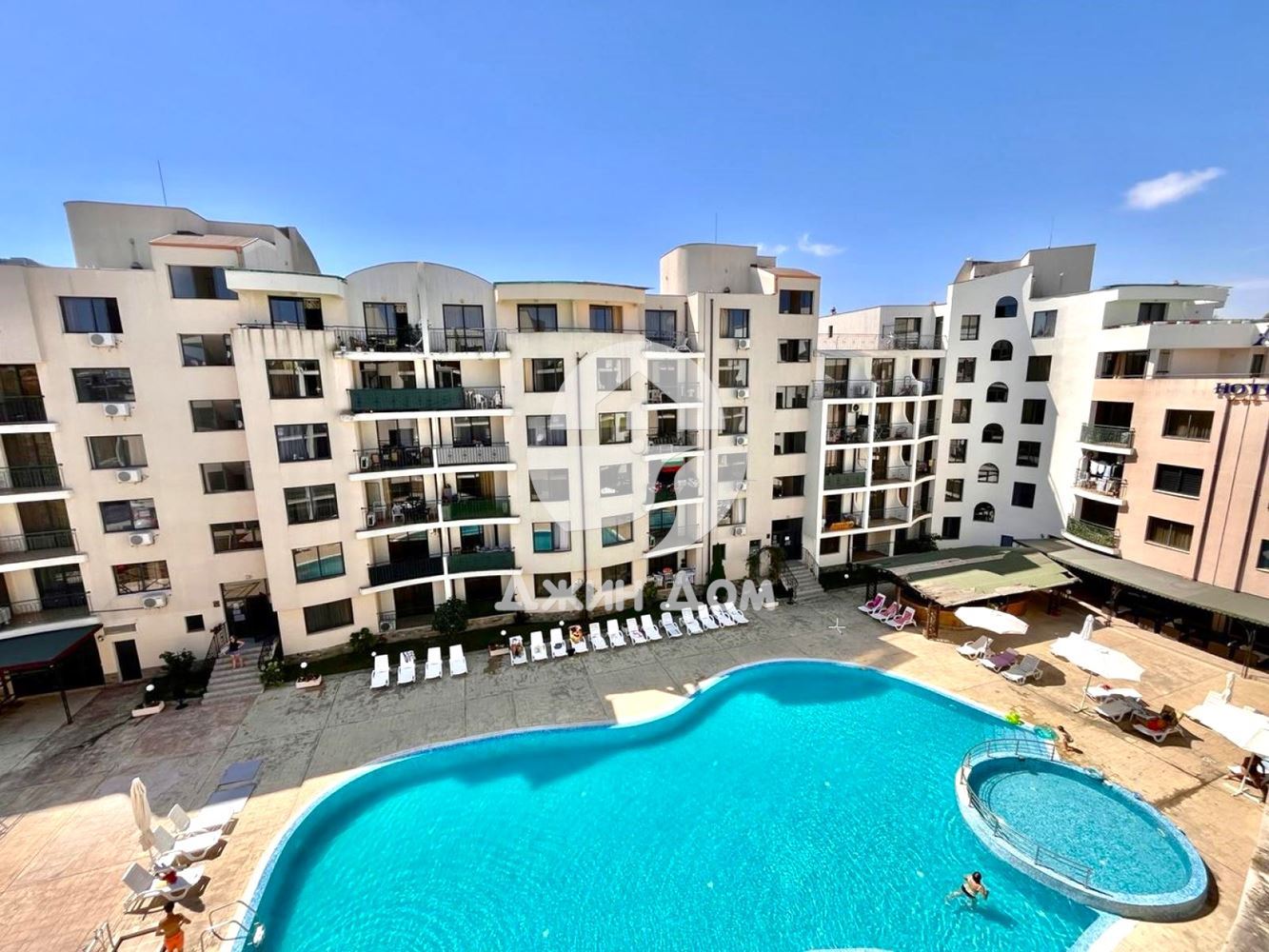 Просторен обзаведен тристаен апартамент в к-с Авалон, Слънчев бряг - 0