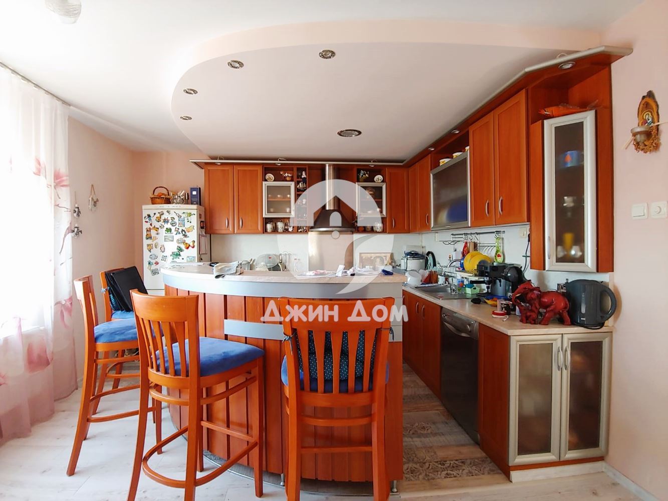 Просторна обзаведена двуетажна къща в с. Кошарица - 0