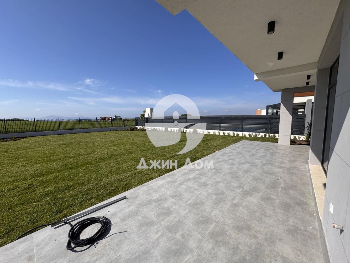 Двуетажна къща с ГЛЕДКА МОРЕ в м-т Лахана, гр. Поморие - 0