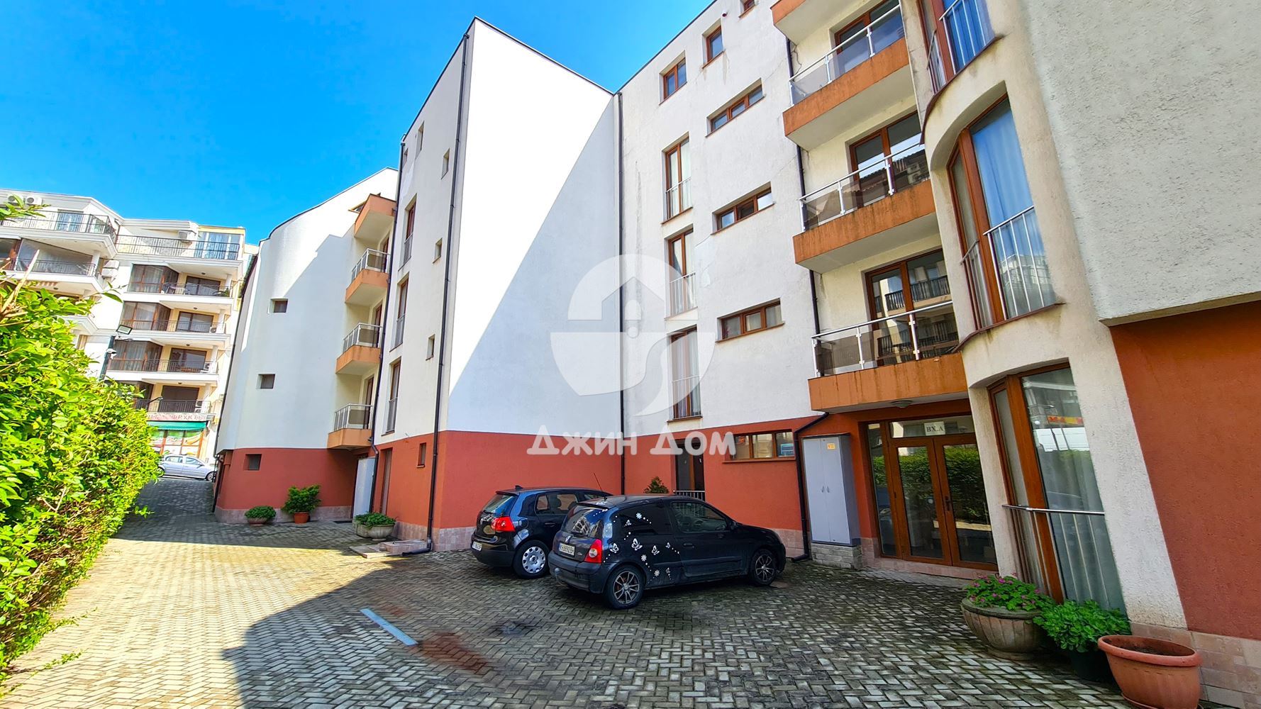 Просторен тристаен апартамент с ГЛЕДКА МОРЕ в к-с „Сирена“, Свети Влас - 0