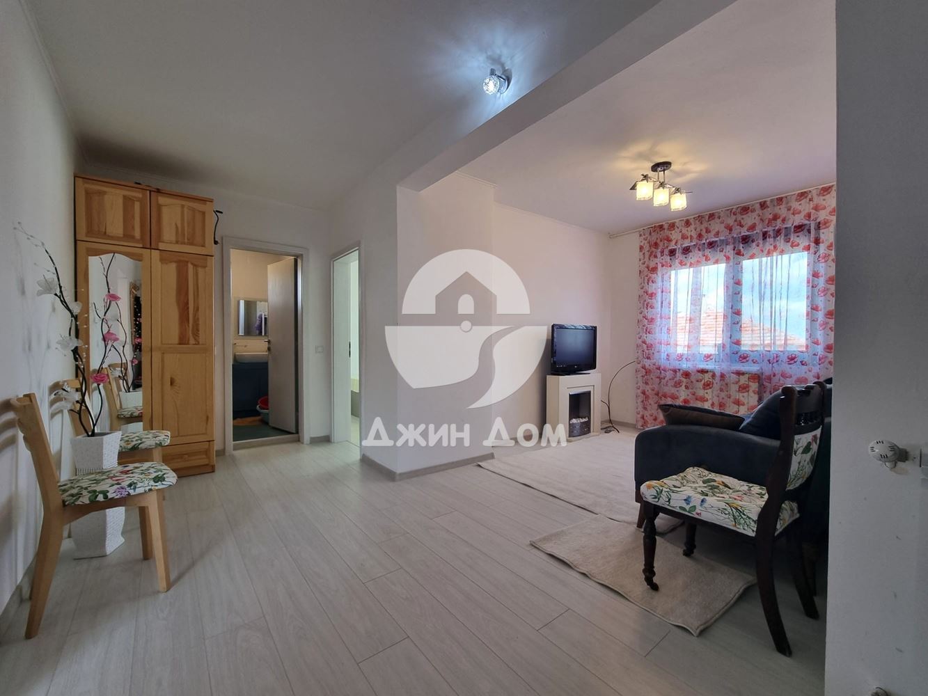 Двуетажна къща с двор в с. Медово - 0