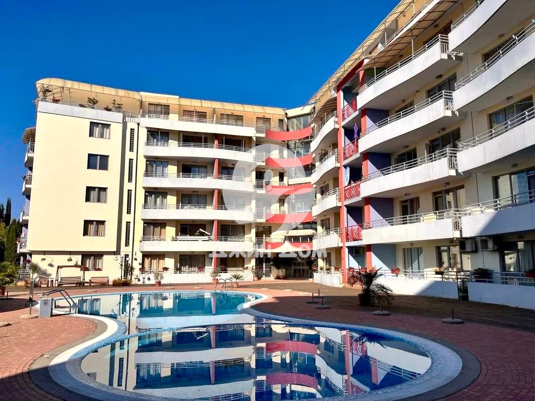 Просторен двустаен апартамент в к-с „Централ Плаза“, к.к. Слънчев бряг - 0