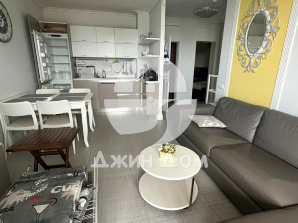 Тристаен апартамент с ГЛЕДКА МОРЕ в к-с „Роял Бей“, гр. Свети Влас - 0