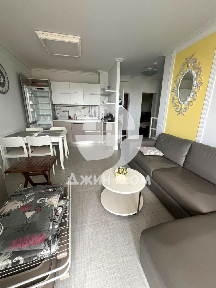 Тристаен апартамент с ГЛЕДКА МОРЕ в к-с „Роял Бей“, гр. Свети Влас - 0