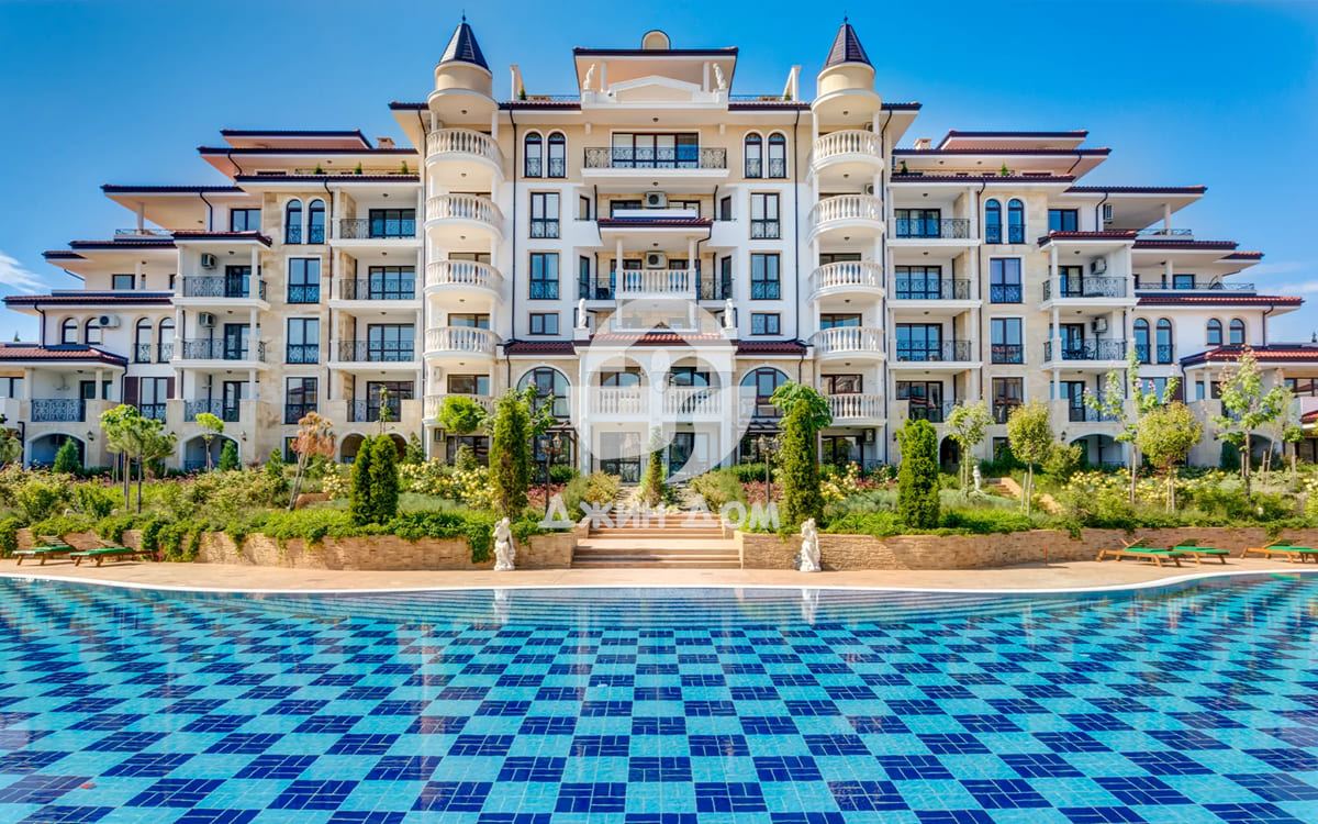 Стилен тристаен апартамент в к-с „Посейдон“, гр. Несебър - 0