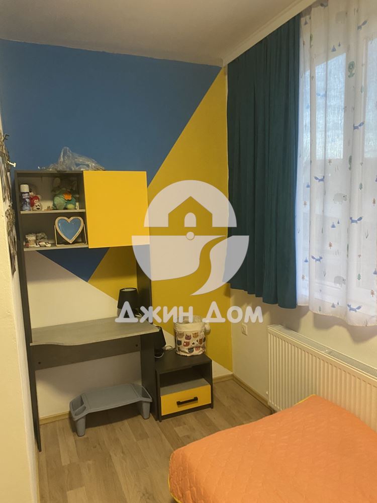 Едноетажна къща с двор в гр. Камено - 0