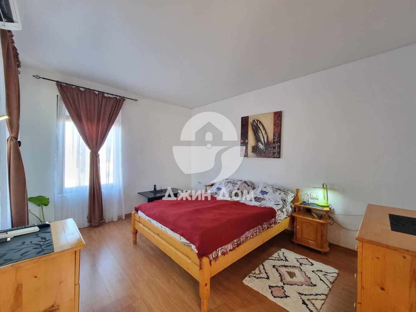 Двуетажна къща с двор в с. Бата - 0