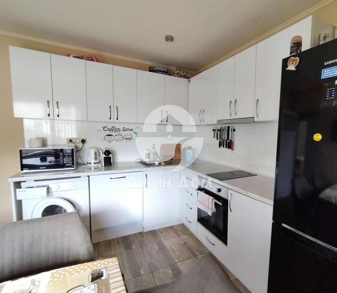 Просторна двуетажна къща в гр. Бяла - 0