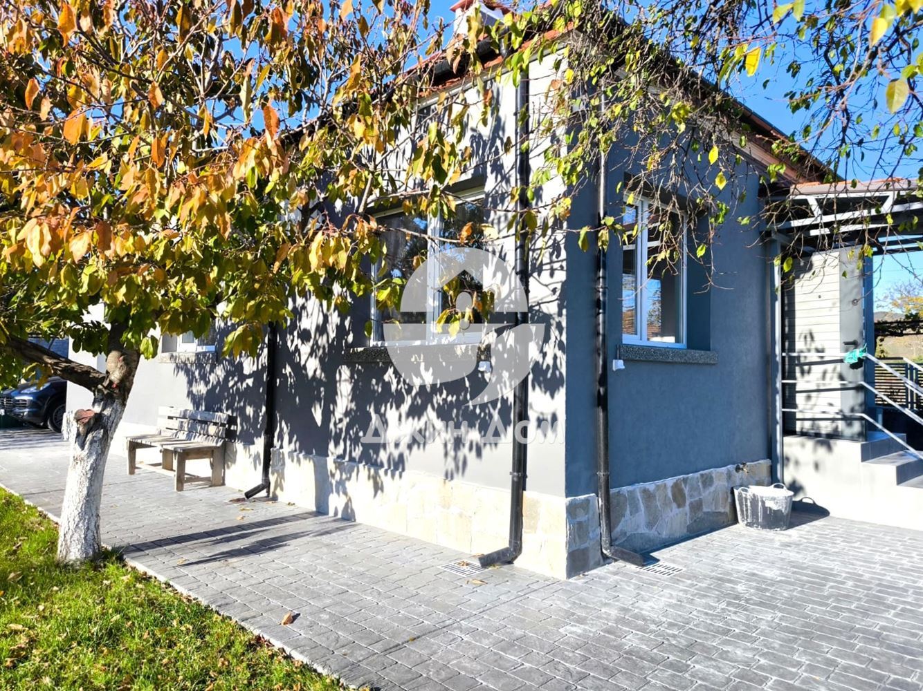 Едноетажна къща с двор в с. Гюльовца, обл. Бургас - 0