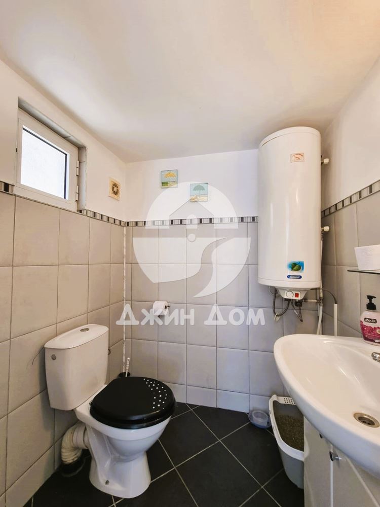 Обзаведена двуетажна къща в с. Просеник - 0