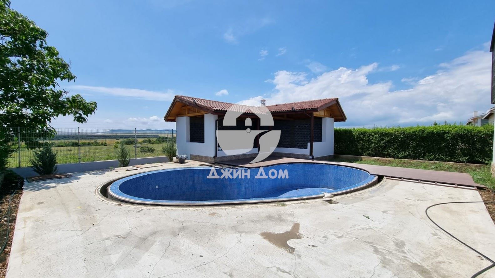 Двуетажна къща таунхаус в с. Кошарица - 0