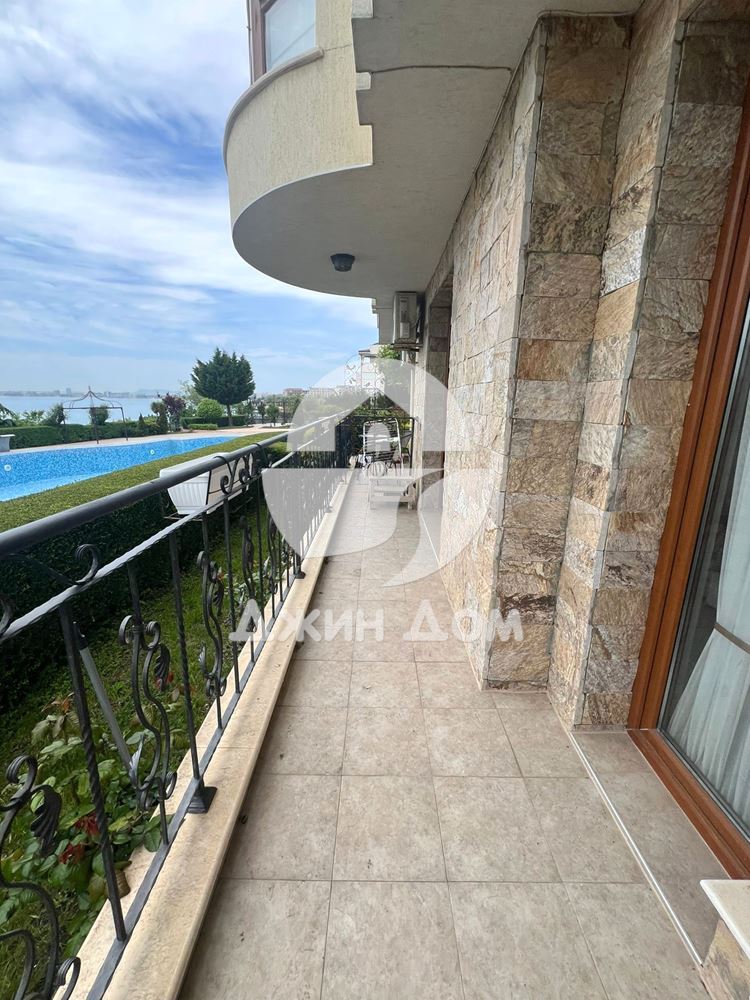 Тристаен апартамент с ГЛЕДКА МОРЕ в к-с „Роял Бей“, гр. Свети Влас - 0