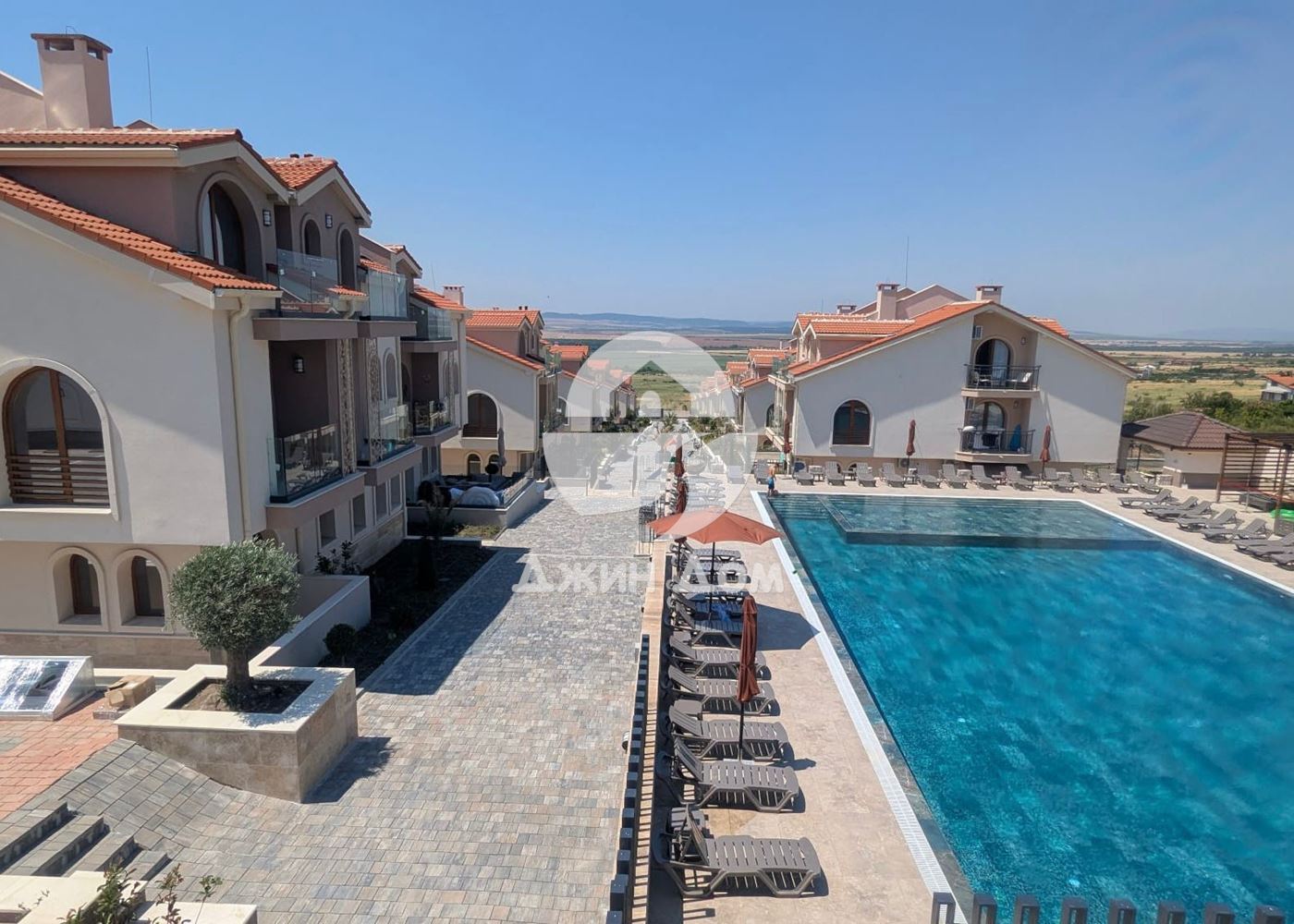 Стилен двустаен апартамент в к-с „Гранд Вилидж“, с. Кошарица - 0