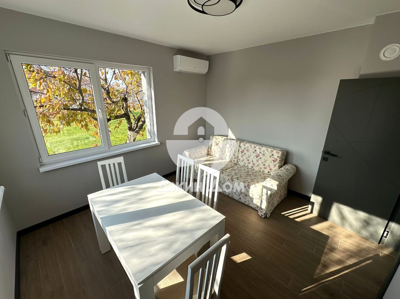 Едноетажна къща с двор в с. Гюльовца, обл. Бургас - 0