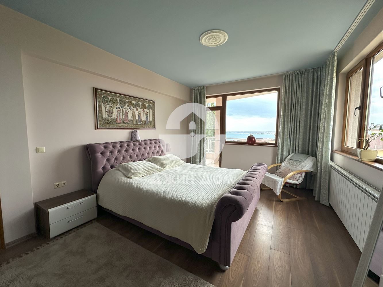 Просторна триетажна къща с ПАНОРАМА МОРЕ в гр. Свети Влас - 0