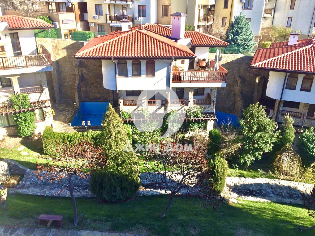 Триетажна обзаведена къща с басейн в к-с „Етъра 2”, гр. Свети Влас - 0