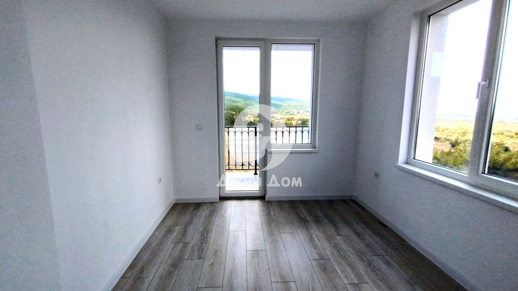 Триетажна къща с ГЛЕДКА МОРЕ в с. Кошарица - 0