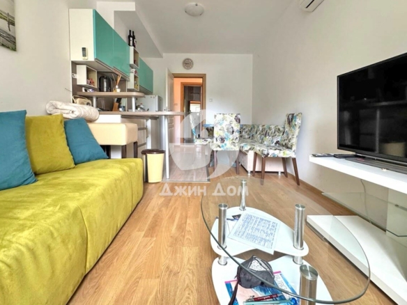 Просторен тристаен апартамент в к-с Месембрия Резорт, Слънчев бряг - 0