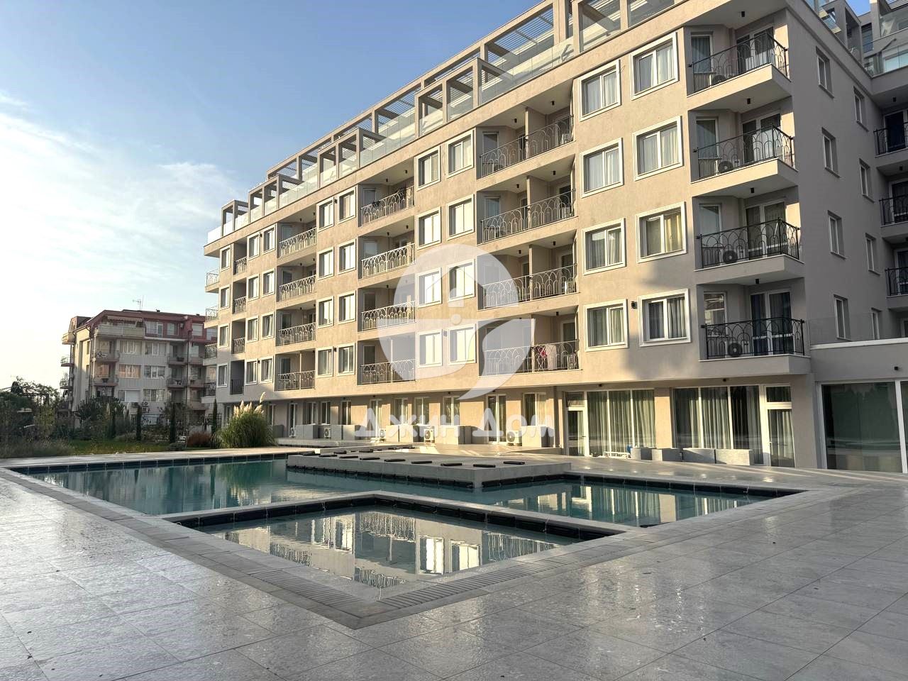 Просторен тристаен апартамент в к-с Ж'адор Сикрет Гардън, Слънчев бряг - 0