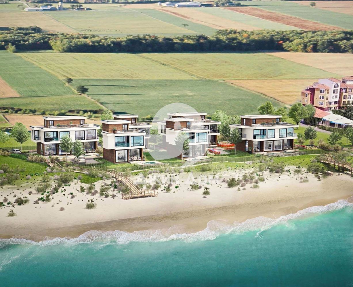 Триетажна къща с басейн в к-с „Солт Сън Санд“, гр. Ахелой - 0