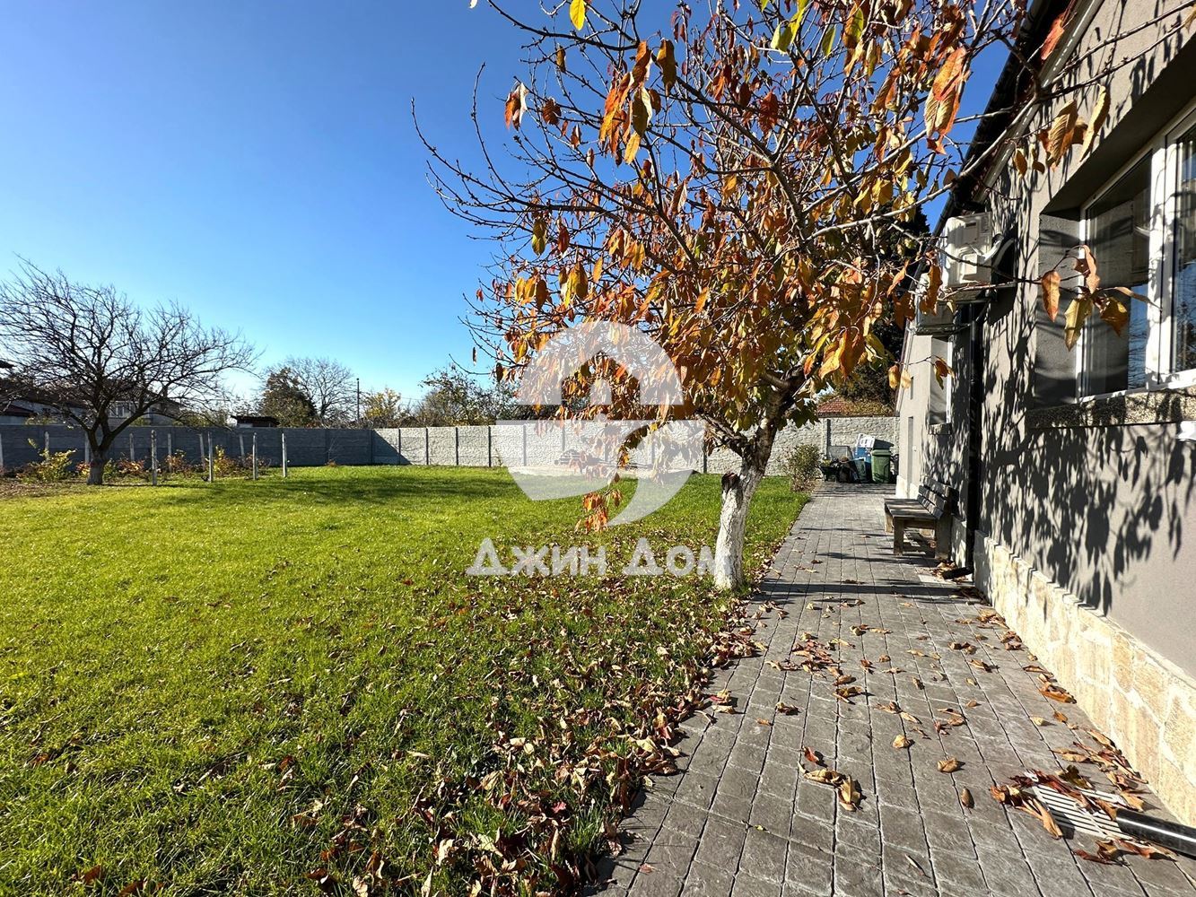 Едноетажна къща с двор в с. Гюльовца, обл. Бургас - 0