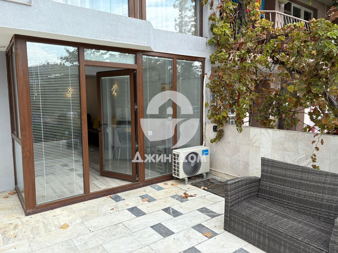 Стилен тристаен апартамент с ДВОР в гр. Свети Влас - 0