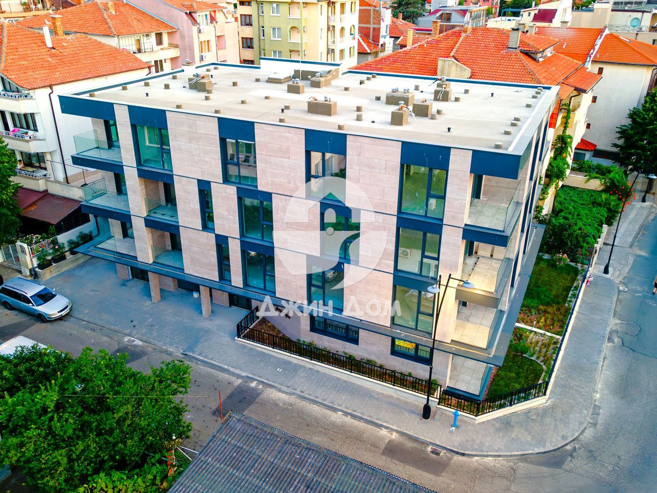 Просторен двустаен апартамент с ДВОР И ПАНОРАМА МОРЕ в гр. Несебър - 0