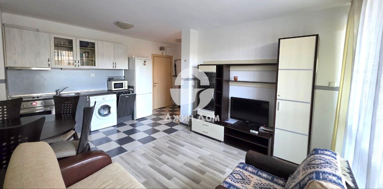 Двустаен апартамент с НИСКА ТАКСА ПОДДРЪЖКА в к-с Бътерфлай, Св, Влас - 0