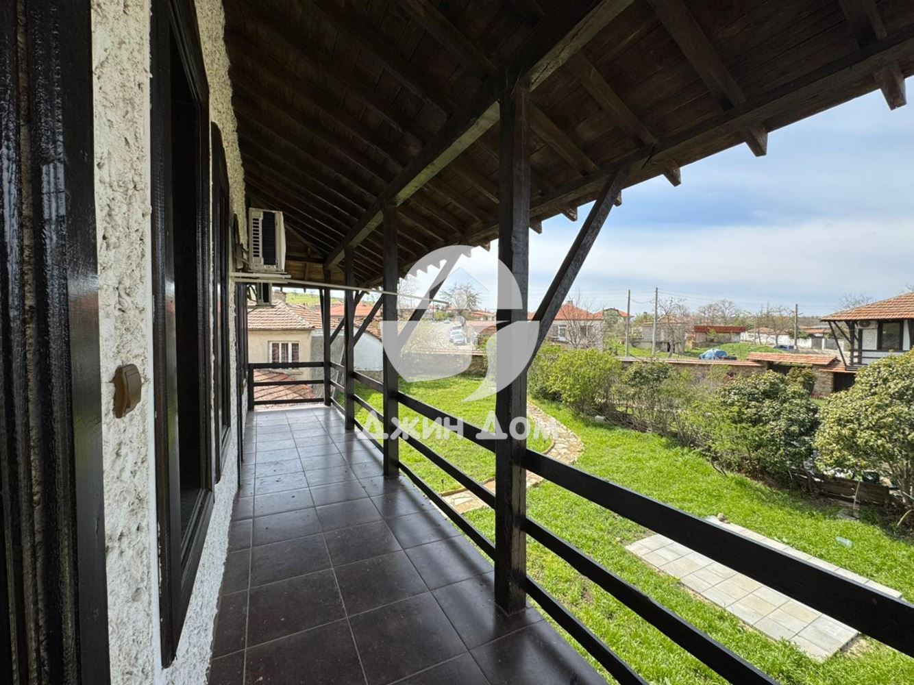 Двуетажна къща с двор в с. Бата - 0